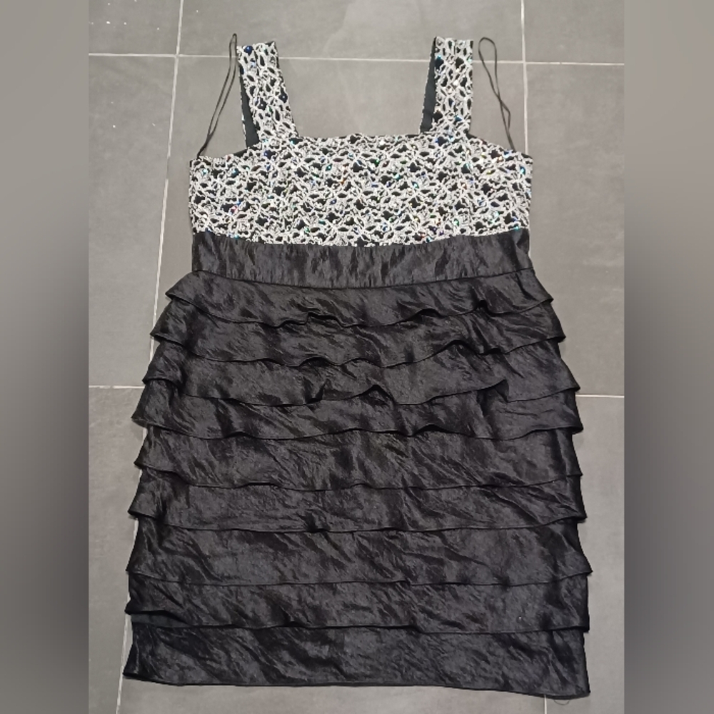R&M Richards Elegant Black and White Sleeveless Dress 22w